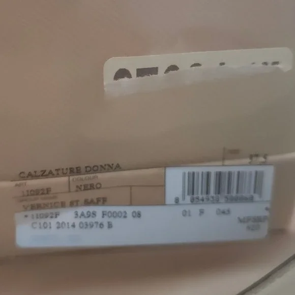 Prada Black Patent Leather Pointed Toe Kitten Heels Pumps EU 37.5 US 7.5 Italy - Picture 4 of 12